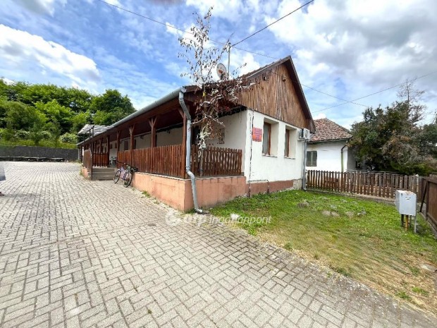 Eladó Üzlethelyiség, Magyargéc