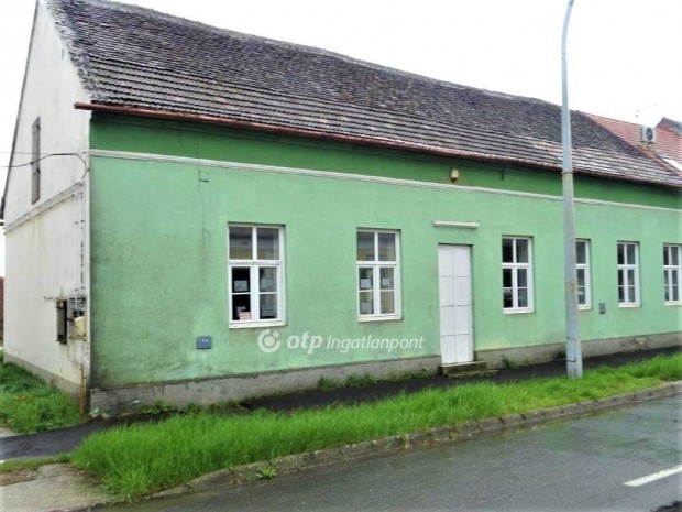 Elad� �zlethelyis�g, Marcali