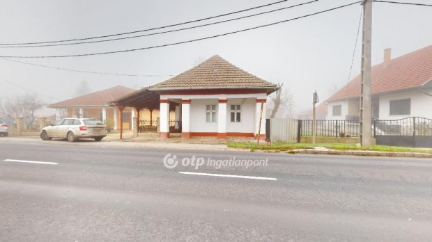 Elad� �zlethelyis�g, Poroszl�