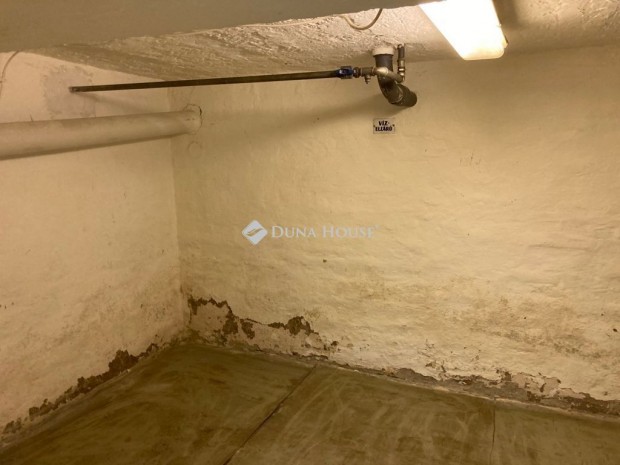 Elad� �zlethelyis�g, Szeksz�rd