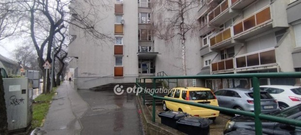 Elad� �zlethelyis�g, Szeksz�rd