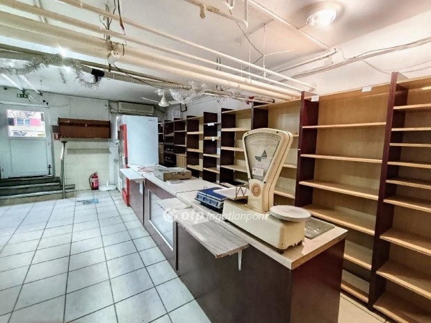 Elad� �zlethelyis�g, Szolnok