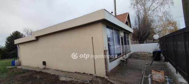 Elad� �zlethelyis�g, T�pi�gy�rgye