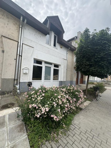 Eladó Üzlethelyiség, Tiszafüred