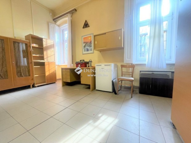 Elad� �zlethelyis�g, Tiszavasv�ri