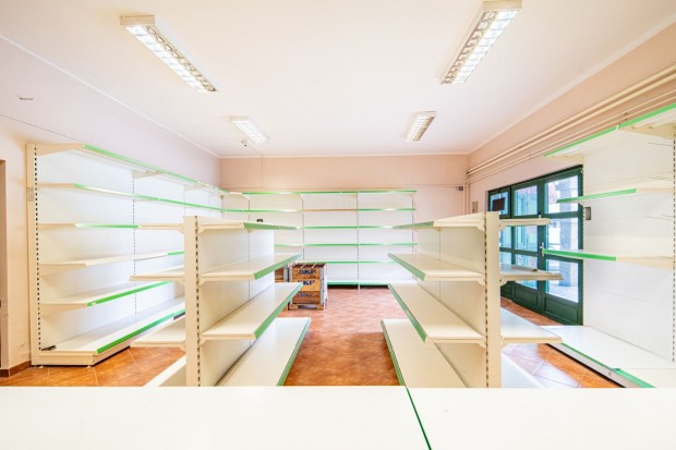 Elad� �zlethelyis�g, V�c 25.990.000 Ft