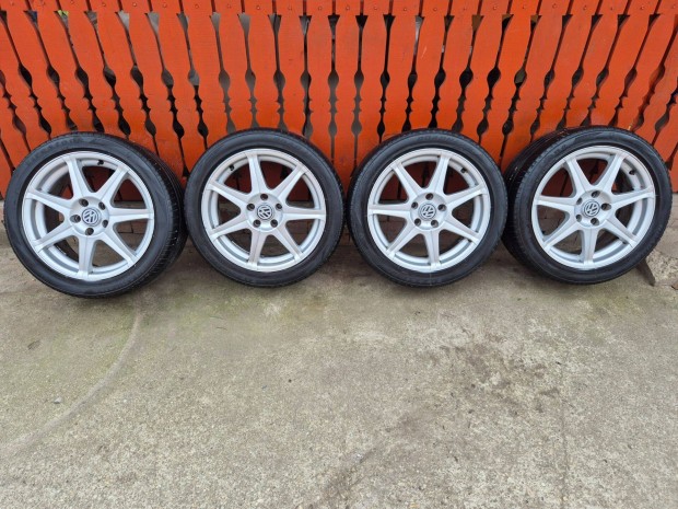 Eladó VW 5x112 17" alufelni garnitúra 225/45 R17 Firestone nyári gumiv