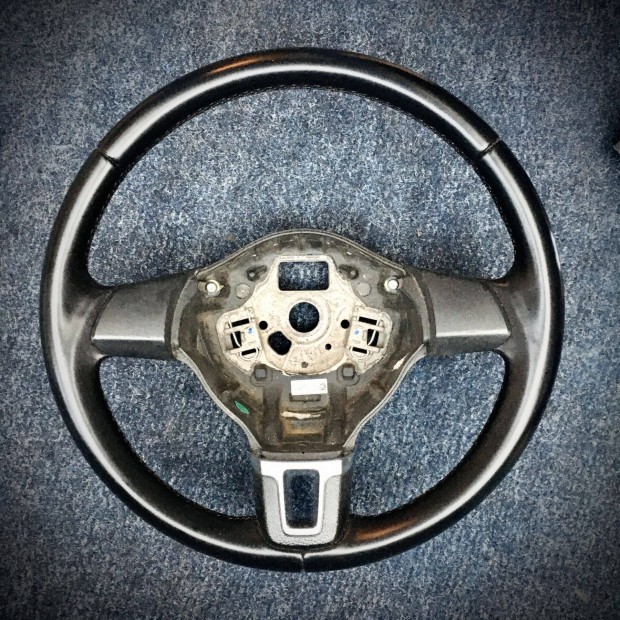 Elad VW Mk6 -os Polo T-Rock Touran Tiguan stb hibtlan brkormny