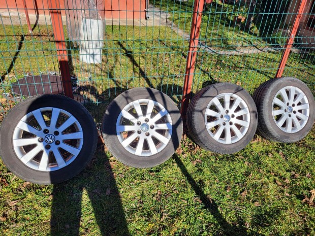 Elad VW Passat, Golf alufelni. Rajta lv 215/55 Nyri Michelin