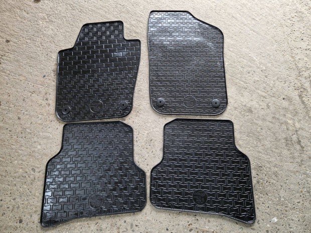 Eladó VW Polo, Seat Ibiza gumiszőnyeg garnitúra újszerű állapotban!