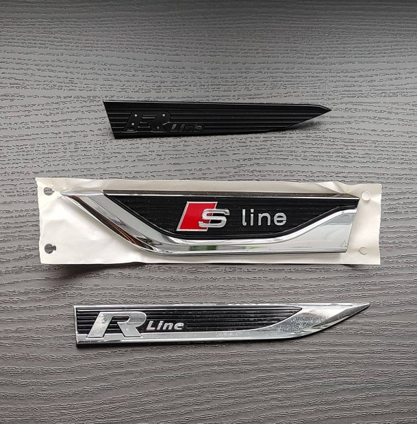 Eladó VW Rline és Audi Sline emblémák