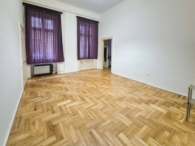 Elad� V. ker�let, Honv�d utcai 61 m lak�s