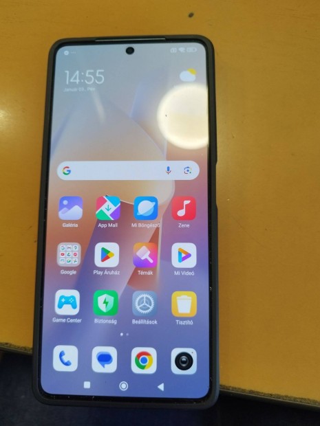 Elad Vadi j Redmi Note 13 telefon