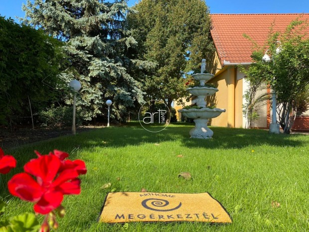 Elad� Vend�gl�t�s, Domasz�k 420.000.000 Ft