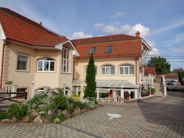 Elad� Vend�gl�t�s, Hajd�szoboszl� 490.000.000 Ft