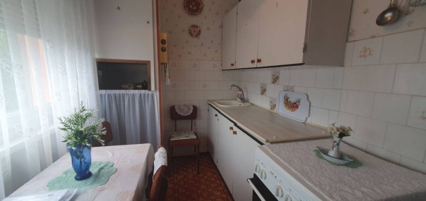 Eladó Veszprém Vármegye Ajka Lakás Erkélyes
