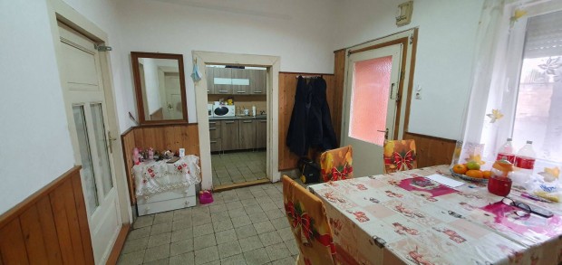 Elad� Veszpr�m V�rmegye Devecser H�z