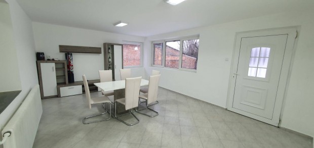 Elad� Veszpr�m V�rmegye Soml�v�s�rhely H�z