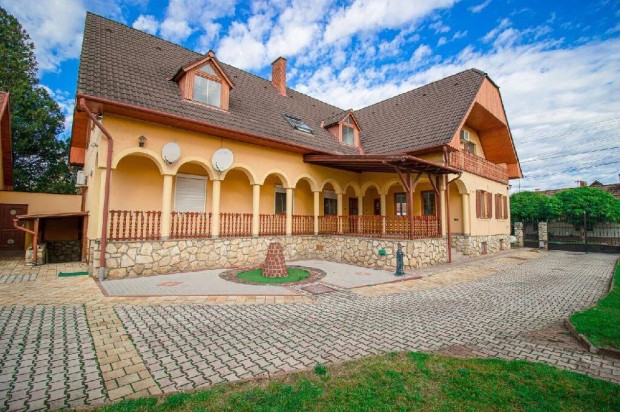 Elad� Veszpr�m V�rmegye Tapolca Csal�di H�z