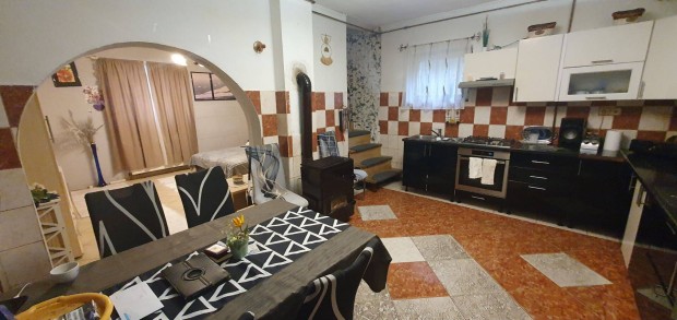 Elad� Veszpr�m V�rmegye Veszpr�m Csal�di H�z