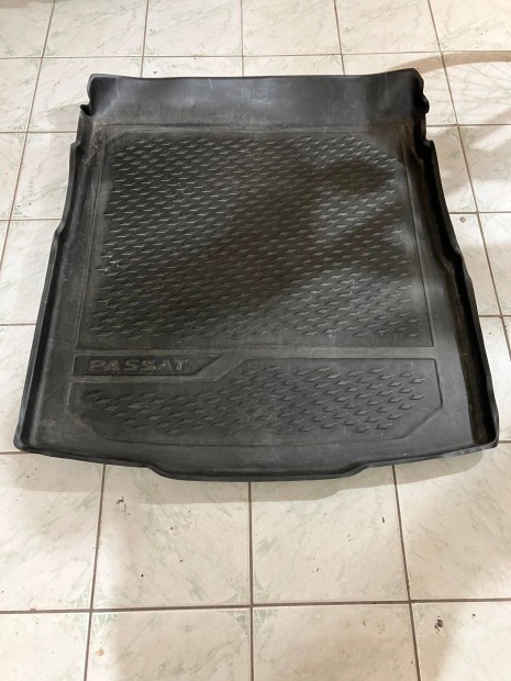 Eladó Volkswagen Passat B8 sedan csomagtér tálca