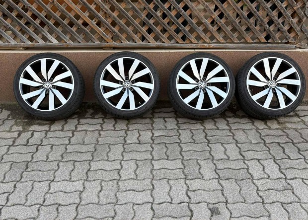 Eladó Volkswagen "18"-as Marseille alufelni.