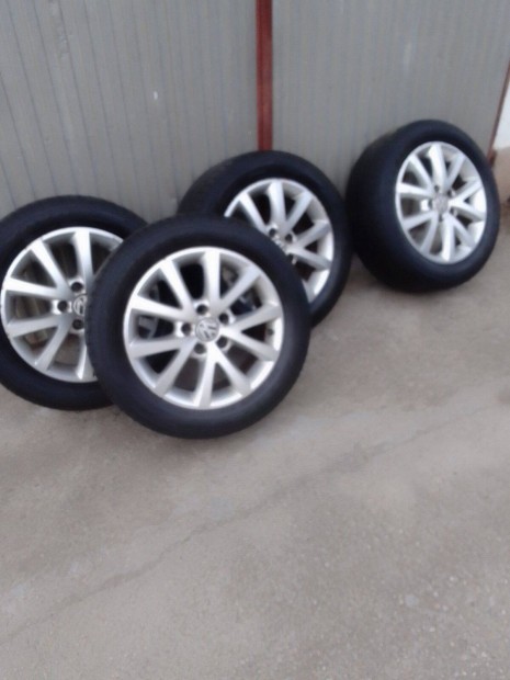 Elad� Volkswagen alufelni ny�ri gumikkal