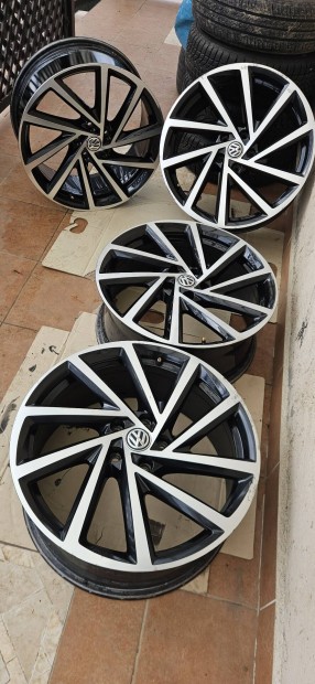 Eladó Volkswagen golf 7 R spielberg típusú felni szett 5x112