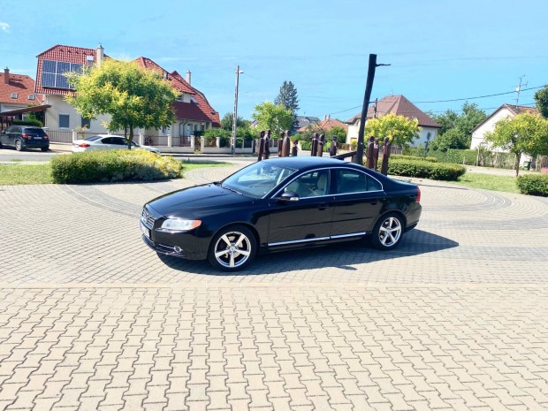 Elad� Volvo S80