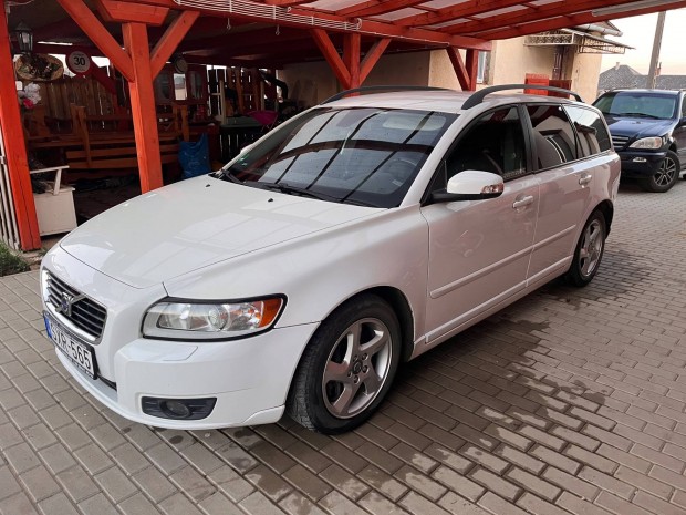 Elad� Volvo V50
