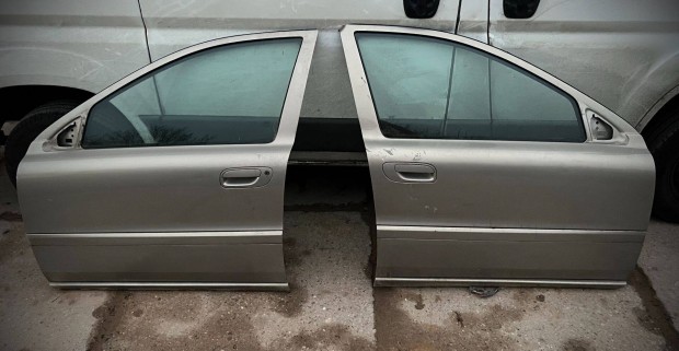 Eladó Volvo V70, S60 jobb bal nyers első ajtó 1999-től.Bp/posta
