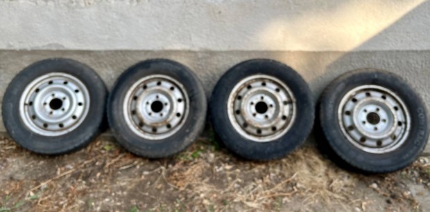 Eladó Vredestein Comtrac Winter 225/65 R16 + acélfelni
