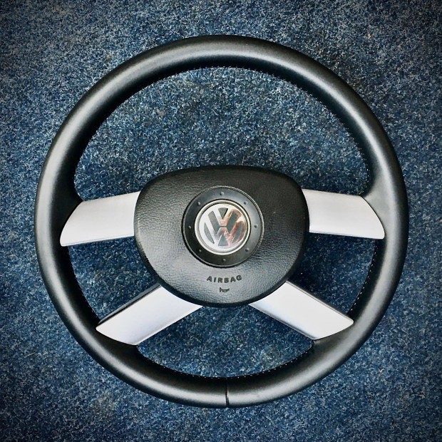 Eladó Vw Volkswagen MK5-ös 4 küllős hibátlan bőrkormány Bp/posta