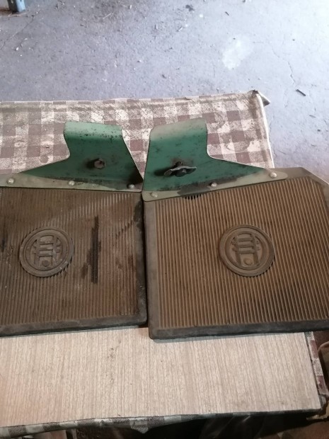 Elad� Wartburg alkatr�szek. 