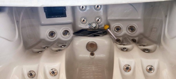 Eladó Wellis Mars Jakuzzi!