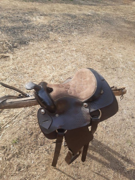 Elad� Western nyereg