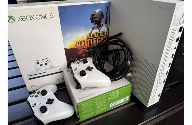 Eladó Xbox One S 1T + 2db. kontroller + 6db játék