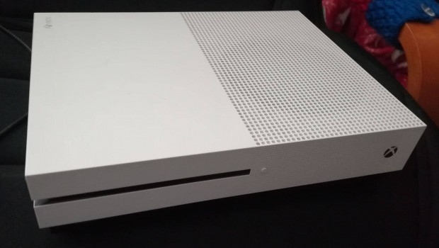 Eladó Xbox One S (Kecskeméten vagy Foxpost)