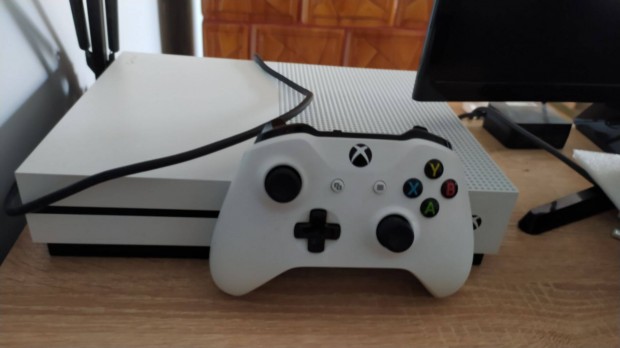 Elad Xbox one s 1tb!