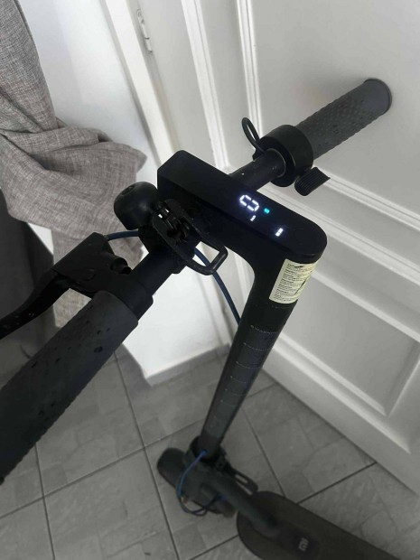 Eladó Xiaomi Mi Electric Scooter 3 kihasználatlanság miatt