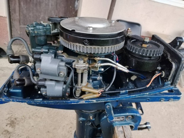 Eladó Yamaha 8 lóerős csónakmotor.