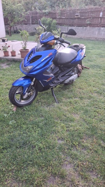 Elad Yamaha Aerox 50 2T robog