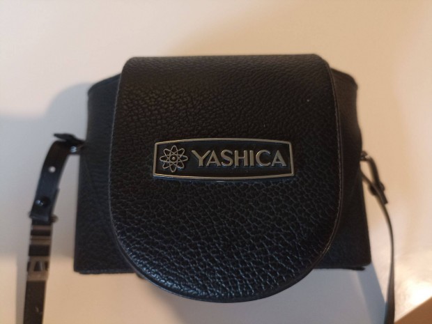 Eladó Yashica fényképezőgép