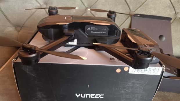 Eladó Yuneec Mantis Q X-Pack Drón eladó telefonnal