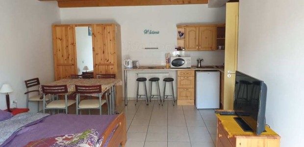 Elad ZALAKAROSON egy KIVL elhelyezkeds csaldi hz 4 apartmannal