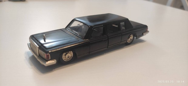 Eladó ZIL-115 elnöki jármű 1:43
