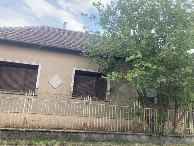 Elad� Zagyvar�kason egy 3 szob�s csal�di h�z