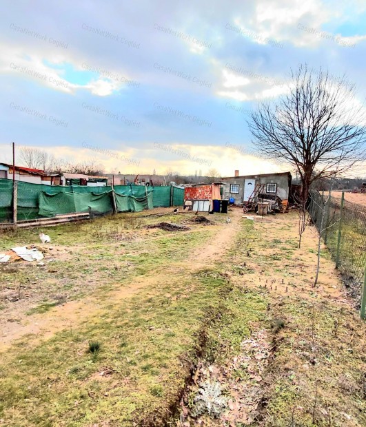 Elad� Z�rtkert Pilisen