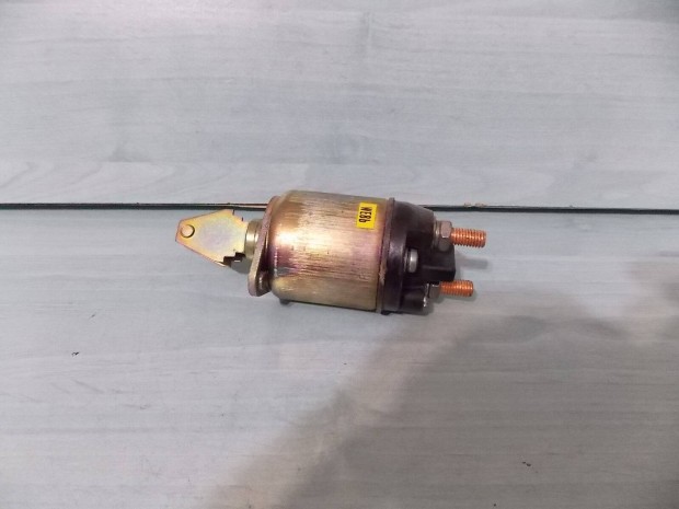 Elad� Zetor �nindit� m�gneskapcsol� �j