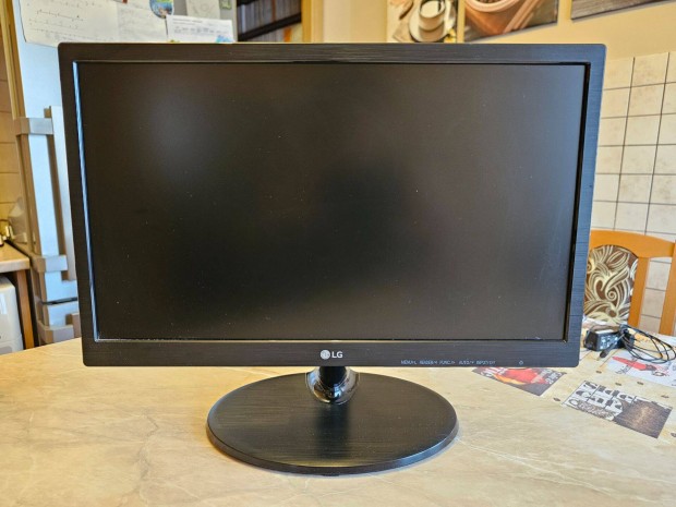 Elad: 1 db LG 19M38A-B LED monitor 19" (47 cm)